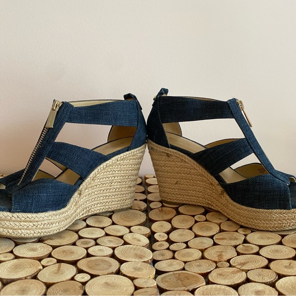 Michael Kori’s denim wedge - Picture 5 of 5